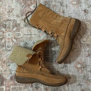 Woman’s Lace Up Tan Suede Timberland Insulated Boots